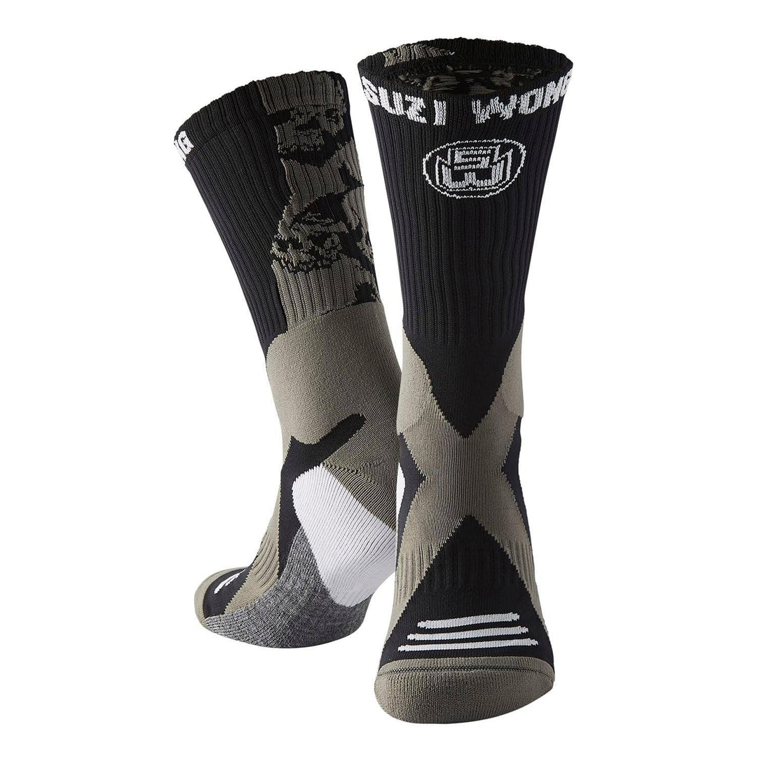  Analyzing image     Suzi-Wong-Socks-Skulls-Black-Grey-and-white